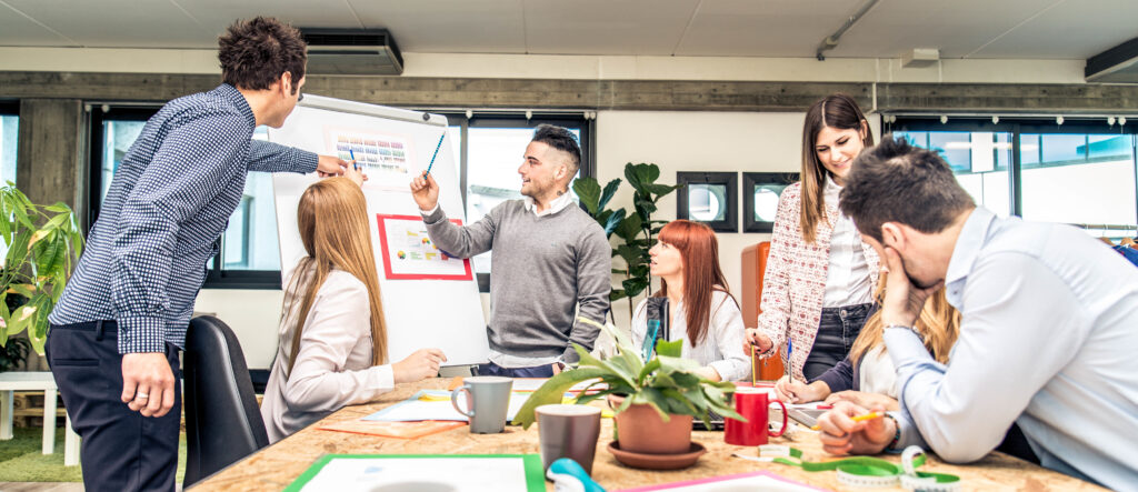 Brainstorming in a startup office Webagentur aus Essen